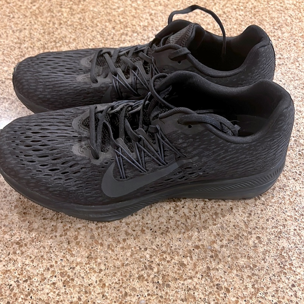 Nike Zoom Winflo 5 Black size 11 men